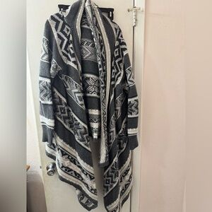 Old Navy Black and White Knit Cardigan // SIZE XXL